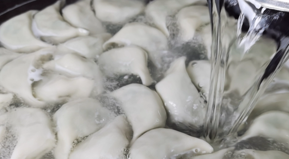 煮水餃加水原因 煮水餃加水原因