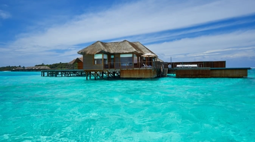 馬爾代夫水上屋推介：從平價到頂奢，10間此生必住清單