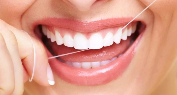 刷牙牙線牙間刷順序