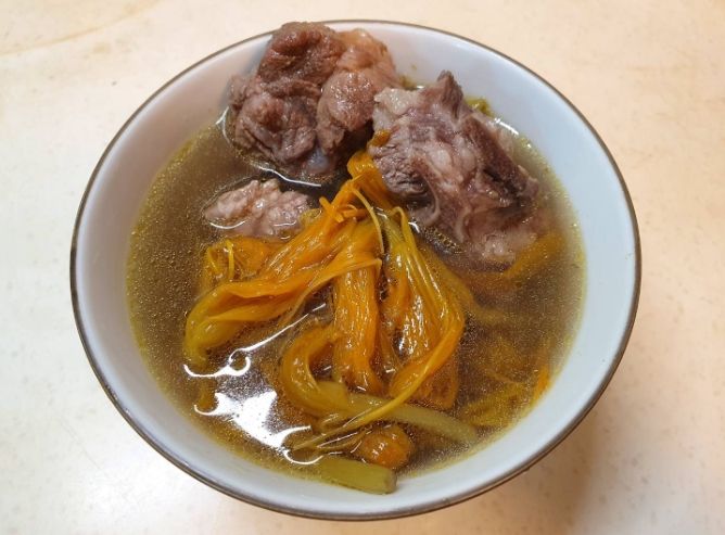 金針菇排骨湯