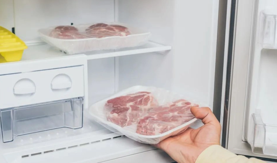 解凍食物方法全攻略：安全快速解凍技巧與常見錯誤避免