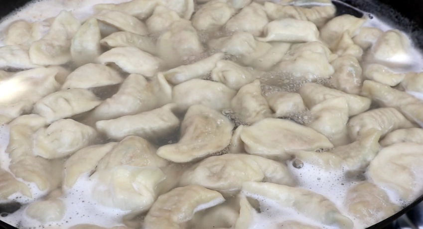 煮水餃的水可以煮湯嗎？專家解析優缺點與實用技巧