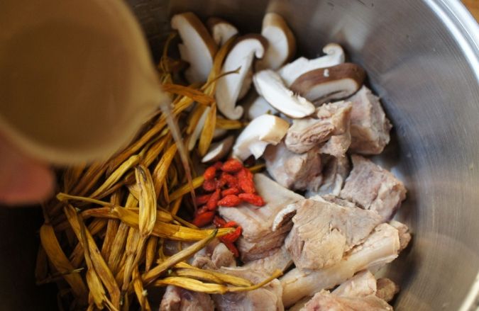 金針排骨蘿蔔湯