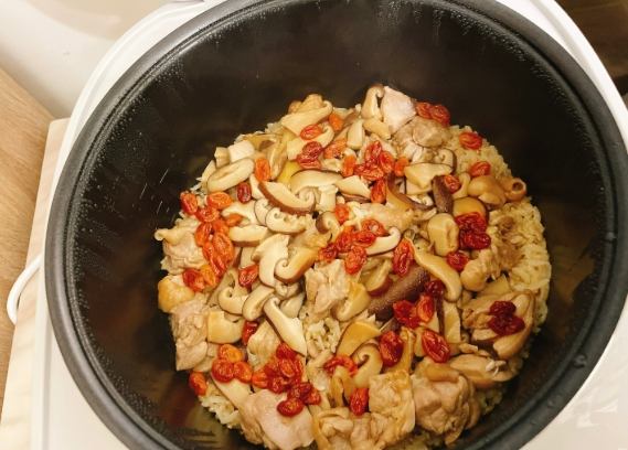 電子鍋麻油雞飯