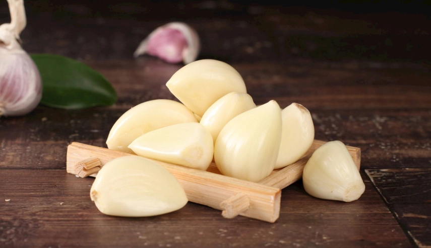 蒜頭發霉白色怎麼辦？完整處理指南與預防方法