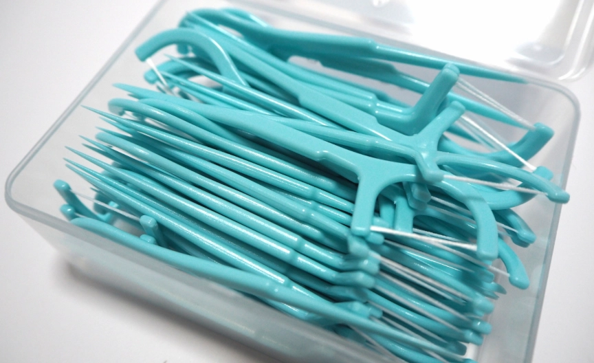 牙線棒作用全攻略：清潔牙縫的關鍵技巧與常見問題解析