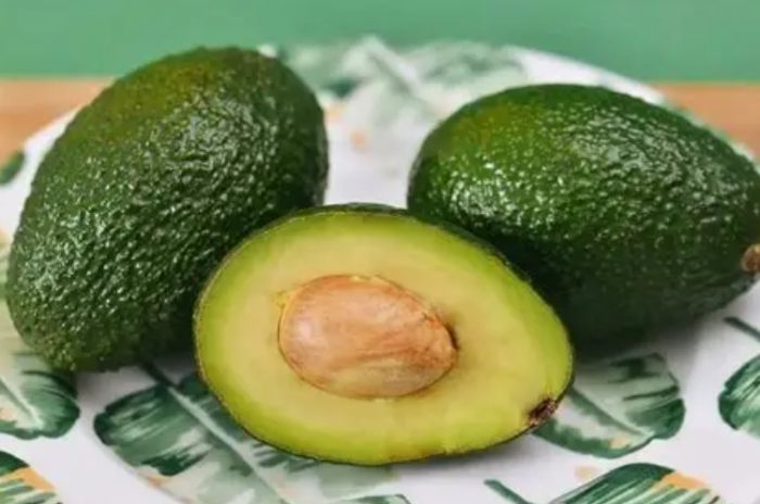 牛油果開左未熟