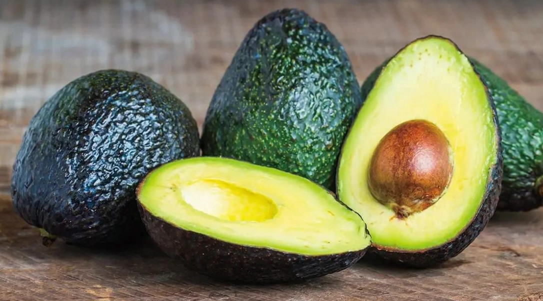 酪梨處理全攻略：從挑選、切法到保存的完整技巧指南