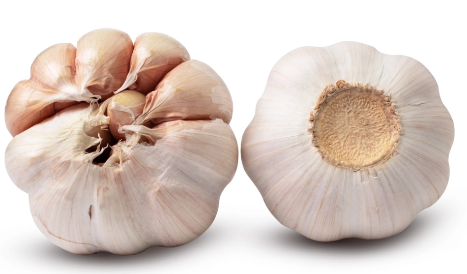 整顆蒜頭怎麼撥？5種超簡單剝蒜方法與實用技巧大全