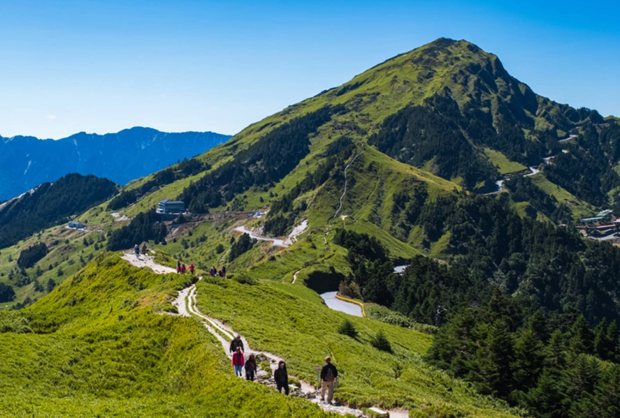 合歡山登山行程全攻略：路線規劃、裝備清單與安全注意事項